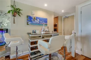 Photo #4: 2425865 Listing