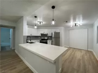 Photo #2: 2425866 Listing 