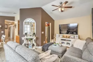 Photo #4: 2425890 Listing