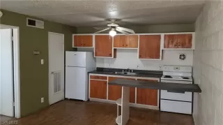 Photo #2: 2425931 Listing