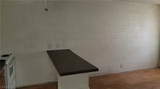 Photo #3: 2425931 Listing