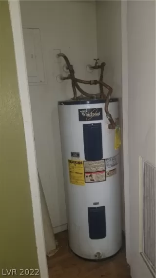 Photo #5: 2425931 Listing