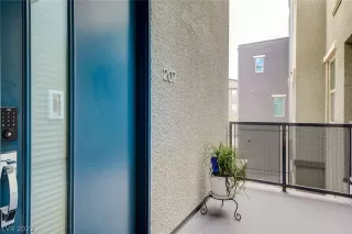 Photo #3: 2425932 Listing