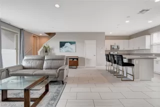 Photo #4: 2425932 Listing