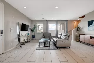 Photo #6: 2425932 Listing