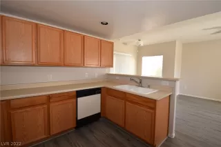 Photo #4: 2425943 Listing 