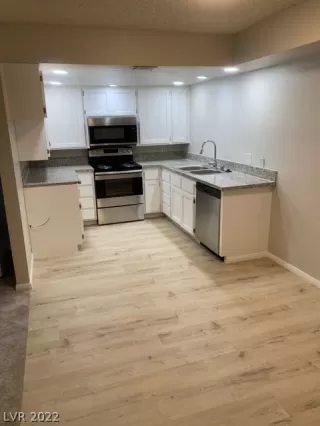 Photo #1: 2425946 Listing