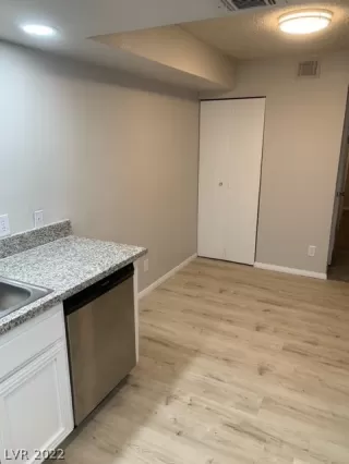 Photo #3: 2425946 Listing