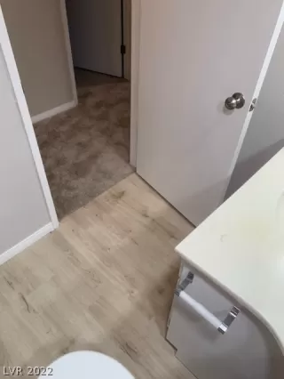 Photo #5: 2425946 Listing