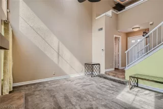 Photo #5: 2425956 Listing 