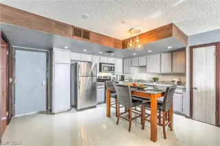 Photo #6: 2425960 Listing