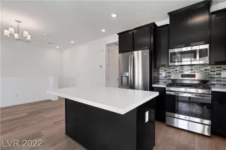 Photo #6: 2425986 Listing 