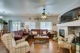 Photo #4: 2425999 Listing