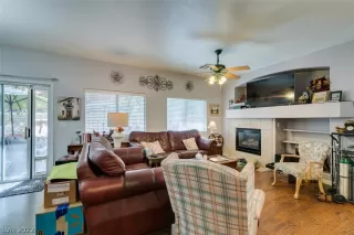 Photo #5: 2425999 Listing