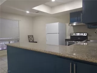 Photo #4: 2426006 Listing