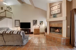 Photo #4: 2426008 Listing 