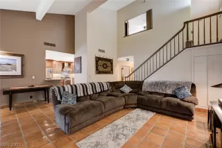 Photo #6: 2426008 Listing 