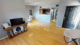 Photo #3: 2426069 Listing