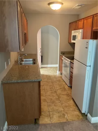 Photo #6: 2426075 Listing 