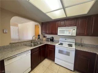 Photo #3: 2426106 Listing