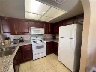 Photo #4: 2426106 Listing