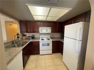 Photo #5: 2426106 Listing