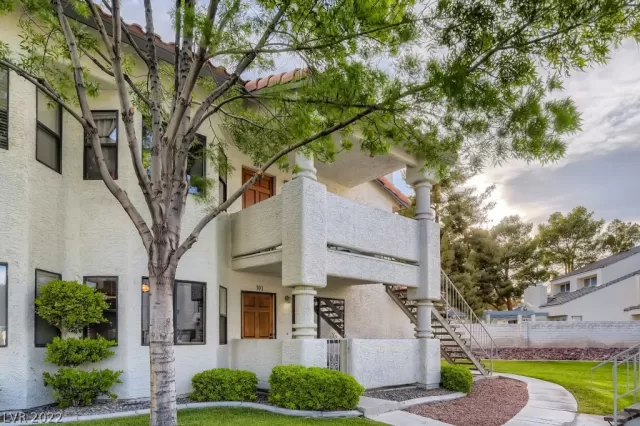 MLS: 2426124 Condo For Sale