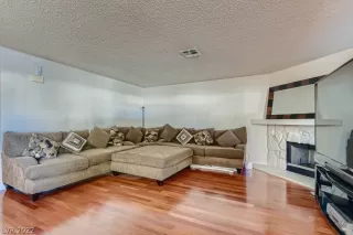 Photo #3: 2426124 Listing