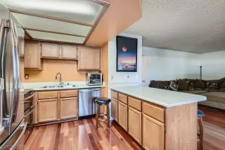 Photo #5: 2426124 Listing