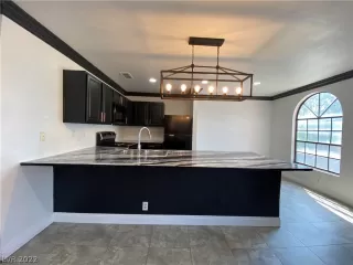 Photo #5: 2426137 Listing 