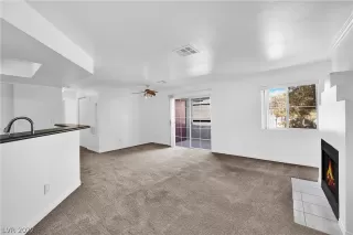 Photo #5: 2426138 Listing