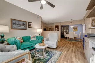 Photo #4: 2426156 Listing