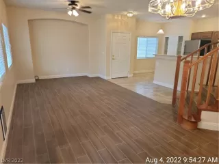 Photo #4: 2426158 Listing
