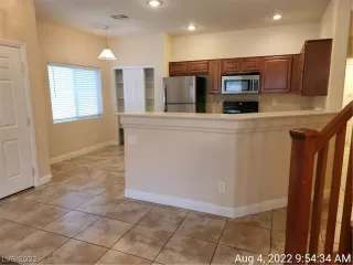 Photo #5: 2426158 Listing