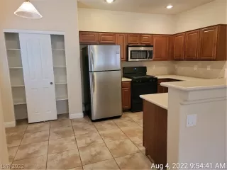 Photo #6: 2426158 Listing