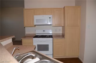 Photo #4: 2426181 Listing 