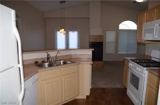 Photo #5: 2426181 Listing 