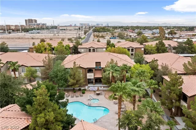 MLS: 2426273 Condo For Sale