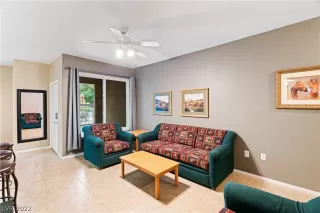 Photo #5: 2426273 Listing