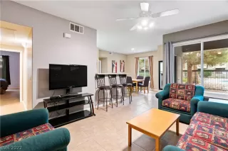 Photo #6: 2426273 Listing