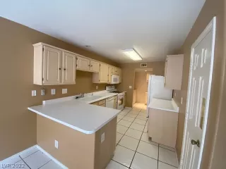 Photo #3: 2426299 Listing 