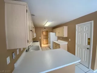 Photo #4: 2426299 Listing 