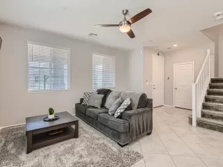 Photo #4: 2426333 Listing