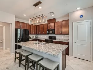 Photo #6: 2426333 Listing