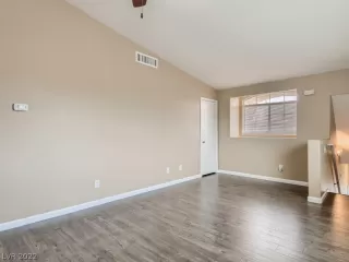 Photo #5: 2426347 Listing