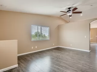 Photo #6: 2426347 Listing