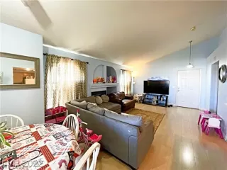 Photo #4: 2426357 Listing 