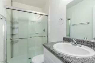 Photo #5: 2426442 Listing