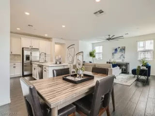 Photo #4: 2426444 Listing 