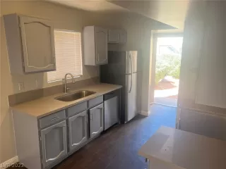 Photo #4: 2426462 Listing 
